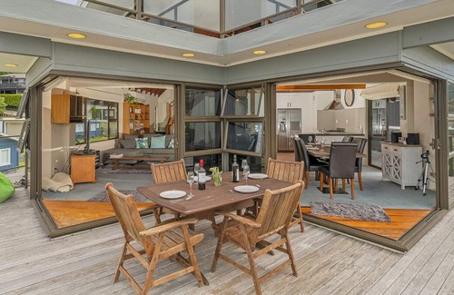Opito Bay Cottage | Beachfront Beauty - Opito Bay Holiday Home
