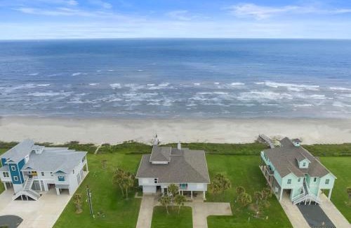 Indian Beach House | Beachfront Beauty with Hot Tub - 10 Steps to Sand