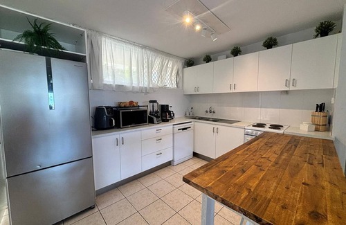 Gold Coast Apartment | Beachfront Bliss in Surfers Paradise! 🏖️