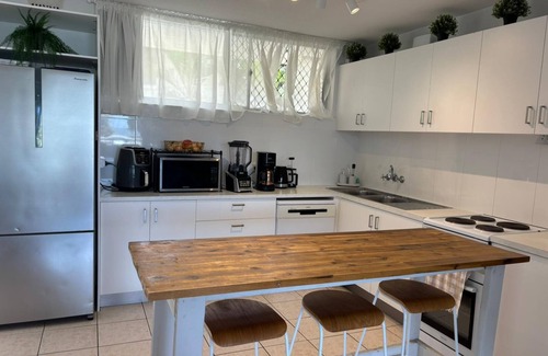 Gold Coast Apartment | Beachfront Bliss in Surfers Paradise! 🏖️