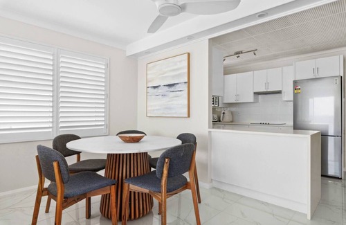 Narrabeen Apartment | Beachfront Bliss Where Sea Breeze Meets Style