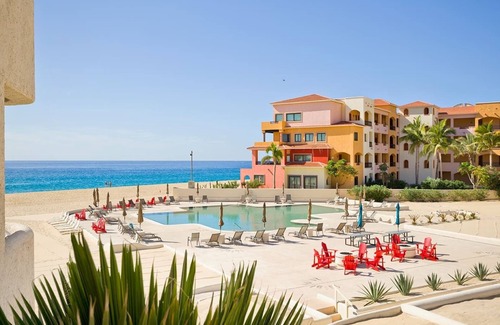 Centro Condo | Beachfront Bliss | Ocean Views, Gym, Pools, Patio