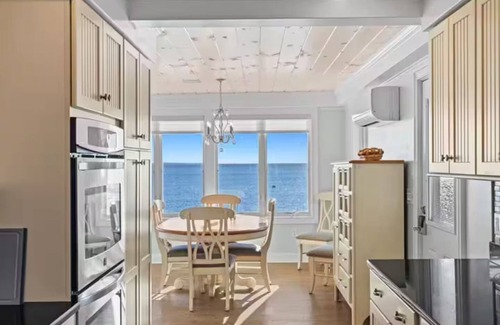 Niantic House | Beachfront Bliss-July 19th Fireworks -Spectacular Views of Niantic Bay