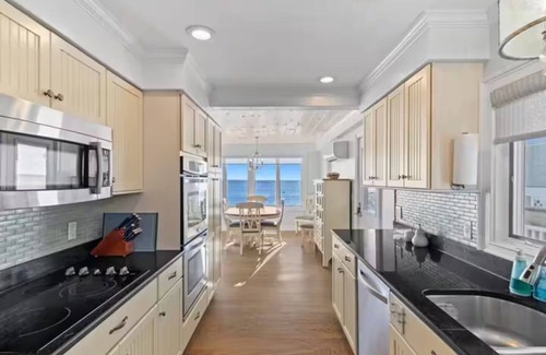 Niantic House | Beachfront Bliss-July 19th Fireworks -Spectacular Views of Niantic Bay