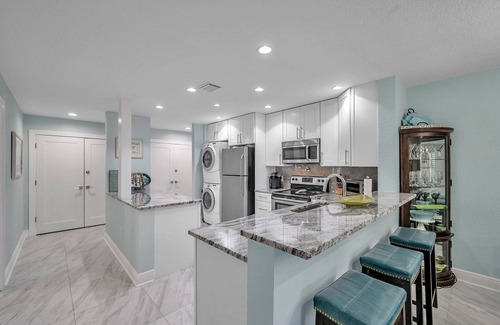 Madeira Beach Condo | Beachfront Bliss - King Bed - Heated Pool - Steps to John’s Pass & Dining!