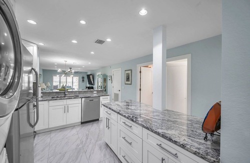 Madeira Beach Condo | Beachfront Bliss - King Bed - Heated Pool - Steps to John’s Pass & Dining!