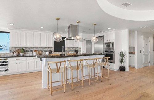 Townsite House | BEACHFRONT BOHO DREAM SLEEPS 20! Luxury 8 Bedroom 9 Bath Home Steps from Water