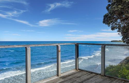 Te Kaha House | Beachfront Breakaway