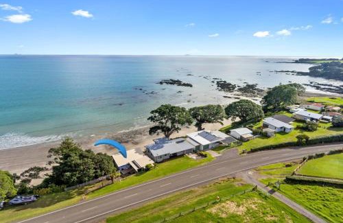Te Kaha House | Beachfront Breakaway