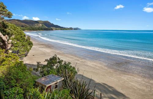 Te Kaha House | Beachfront Breakaway
