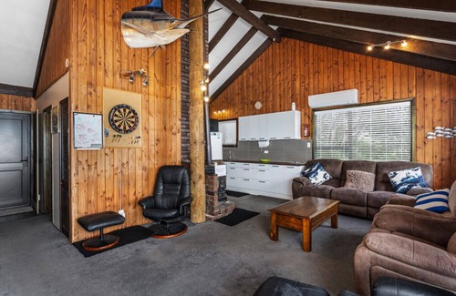 Te Kaha House | Beachfront Breakaway