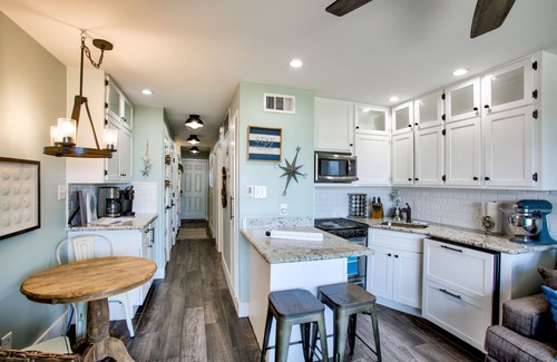 Galveston Condo | Beachfront Breeze! Front Row/Heated Pool/Unobstructed Ocean Views!