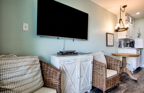 Galveston Condo | Beachfront Breeze! Front Row/Heated Pool/Unobstructed Ocean Views!