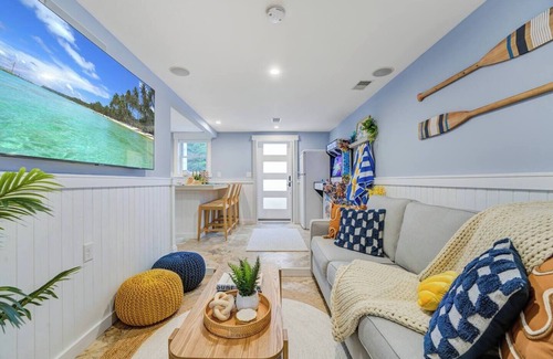 Sea Bright House | Beachfront Bungalow with Pvt Beach access