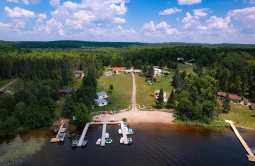 Magnetawan House | Beachfront Cabin #5- Maijac Resort & Marina