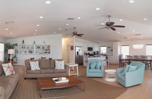 Indian Rocks Beach Condo | Beachfront Condo With Panoramic Views of the Gulf Plus Beach Gear, Grill & Wifi
