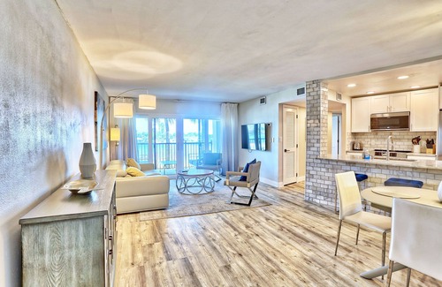 Sunset Beach Condo | 🏖️Beachfront Community🌴Land's End 1-206☀Heated Pool/Hot Tub🐬Bay Views