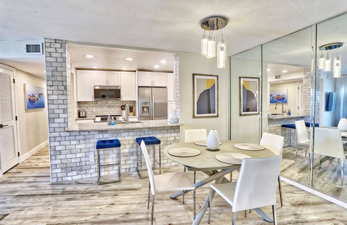 Sunset Beach Condo | 🏖️Beachfront Community🌴Land's End 1-206☀Heated Pool/Hot Tub🐬Bay Views