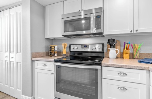 Point East Condo | BEACHFRONT CONDO 2/2nBeautiful views on the no Drive Beach