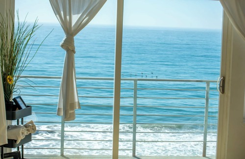 Costa Condo | BEACHFRONT CONDO - 2 Bdr 2 Bth