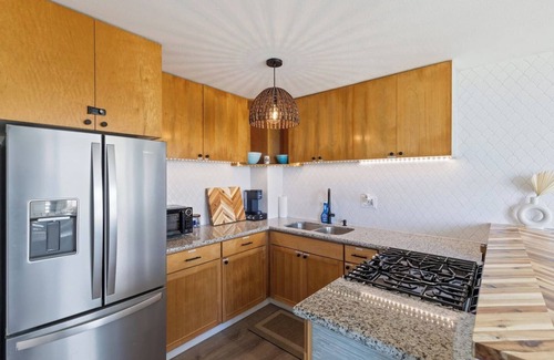 Punaluu Apartment | Beachfront Condo | 30 Day Min | Pool + A/C