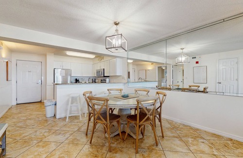 Destin Condo | Beachfront Condo, gorgeous views, shared pool and beach access