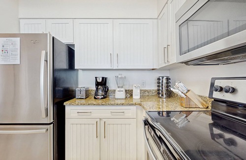 Destin Condo | Beachfront Condo, gorgeous views, shared pool and beach access