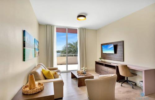 Hollywood Apartment | Beachfront Condo-ROOFTO POOL- 2 BEDROOMS 2 BR !