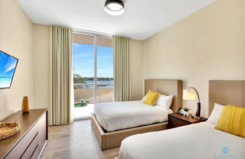 Hollywood Apartment | Beachfront Condo-ROOFTO POOL- 2 BEDROOMS 2 BR !