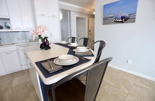 Galveston Condo | Beachfront Condo w/Ocean, Bay, & City Views! Private Beach Access!