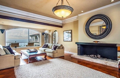 Alamitos Beach Condo | Beachfront Condo - Walk to Restaurants & Attractions