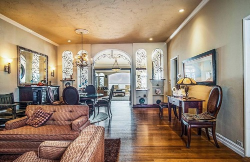 Alamitos Beach Condo | Beachfront Condo - Walk to Restaurants & Attractions