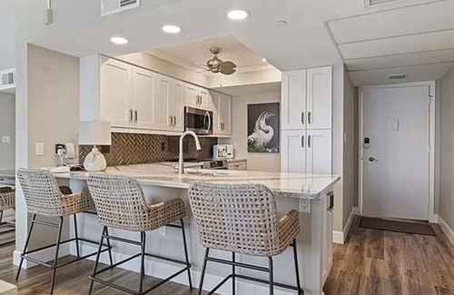 Golden Beach Apartment | Beachfront Condo with Gulf Views in Venice