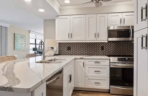 Golden Beach Apartment | Beachfront Condo with Gulf Views in Venice