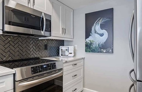 Golden Beach Apartment | Beachfront Condo with Gulf Views in Venice