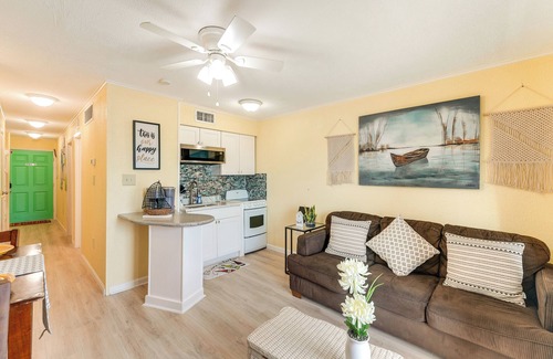 North Beach Condo | Beachfront Corpus Christi Condo w/Pool Access!