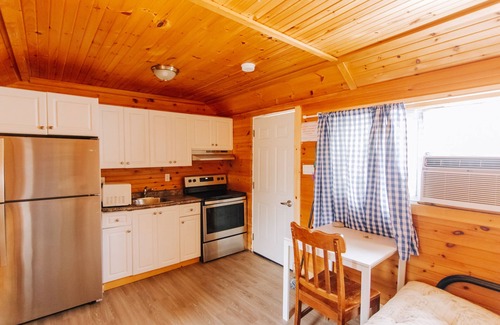 Wasaga Beach Cottage | BEACHFRONT COTTAGE IN WASAGA BEACH - SANDPIPER BEACH RESORT - COTTAGE # 11