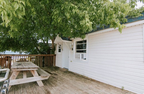 Wasaga Beach Cottage | BEACHFRONT COTTAGE IN WASAGA BEACH - SANDPIPER BEACH RESORT - COTTAGE # 8