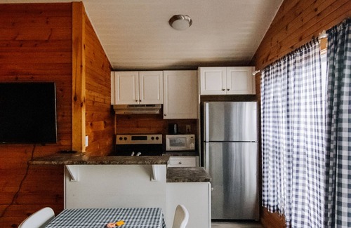 Wasaga Beach Cottage | BEACHFRONT COTTAGE IN WASAGA BEACH - SANDPIPER BEACH RESORT - COTTAGE # 4