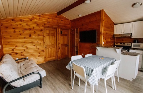 Wasaga Beach Cottage | BEACHFRONT COTTAGE IN WASAGA BEACH - SANDPIPER BEACH RESORT - COTTAGE # 4