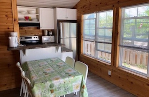 Wasaga Beach Cottage | BEACHFRONT COTTAGE IN WASAGA BEACH - SANDPIPER BEACH RESORT - COTTAGE # 4