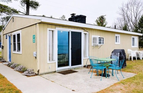 Oscoda House | Beachfront cottage on Lake Huron