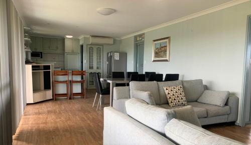 Jurien Bay House | Beachfront Cottage on the Park