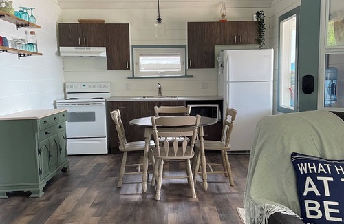 Killaloe Cottage | Beachfront Cottage Perfect for Family Getaways w/beach firepit, dock.