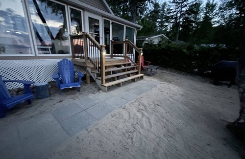 Killaloe Cottage | Beachfront Cottage Perfect for Family Getaways w/beach firepit, dock.