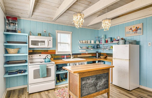 Freeport House | Beachfront Cottage w/Boardwalk in Freeport