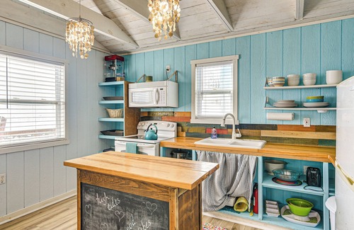 Freeport House | Beachfront Cottage w/Boardwalk in Freeport