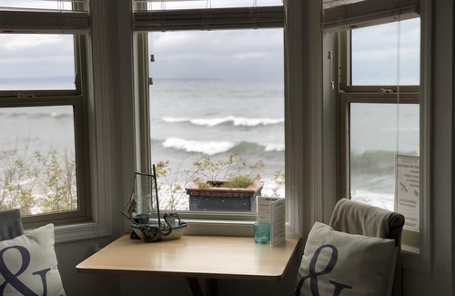 Regional District of Nanaimo Cottage | Beachfront Cozy Duplex Cottage, Hot Tub BBQ Adult Only clam/oyster kayak rental