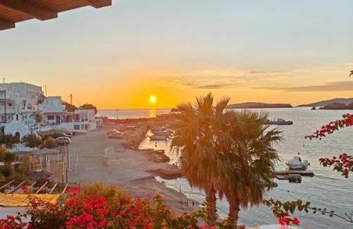 Karavostasis House | Beachfront Cycladic House