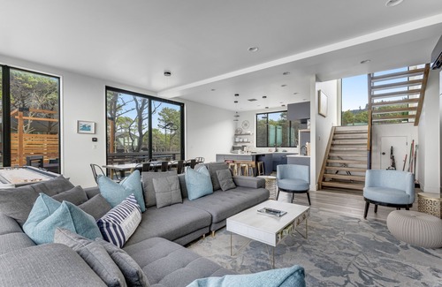 Tierra Del Mar House | Beachfront designer paradise with amazing ocean view, hot tub & shuffleboard